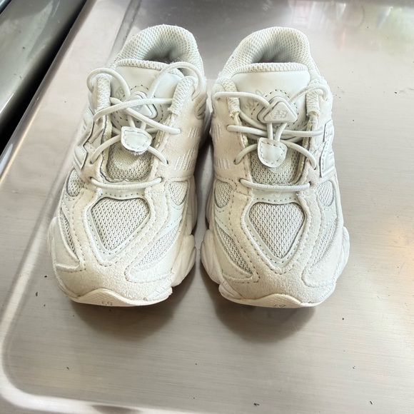 “SIZE 8M” TODDLER NEW BALANCE SNEAKERS UNISEX - Picture 2 of 4